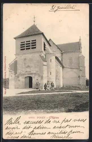 AK Piney, L`Église avec visiteurs devant l`entrée