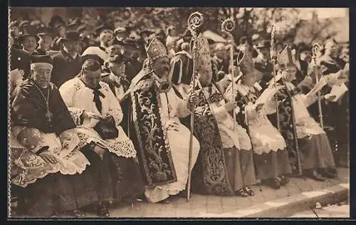AK Bruges, Procession du Saint-Sang, Groupe d`Évêques et Prélates