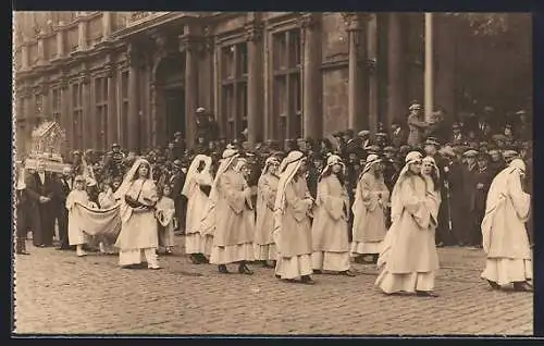 AK Bruges, Procession du Saint-Sang, Groupe Ste Marguerite