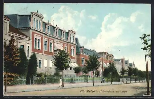 AK Neustrelitz, Blick in die Hohenzieritzerstrasse