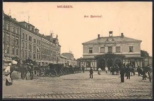 AK Meissen / Elbe, Bahnhof mit Hotel und Kutschen