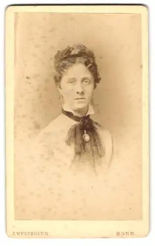 Fotografie J. Westhoven, Bonn, Franziskanerstrasse 2, Porträt einer Dame