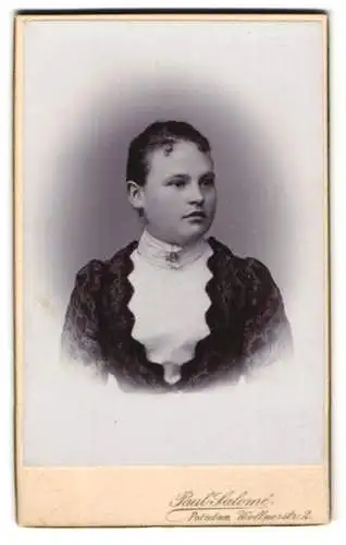 Fotografie Paul Salomé, Potsdam, Wollner-Str. 2, Porträt einer jungen Frau