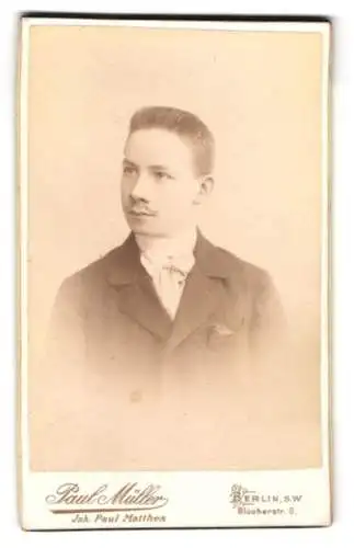 Fotografie Paul Müller, Berlin, Blücherstr. 6, Porträt eines jungen Mannes