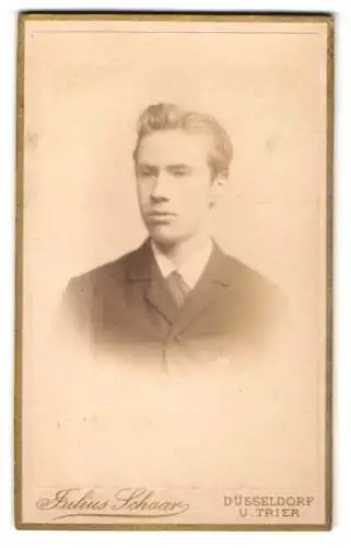 Fotografie Julius Schaar, Düsseldorf, Schadowstrasse 57, Porträt eines jungen Mannes
