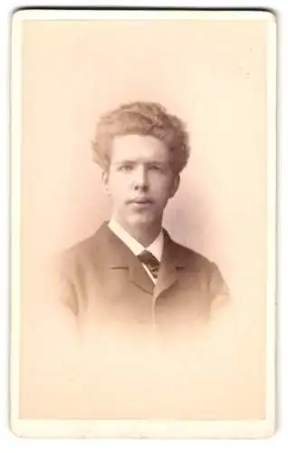 Fotografie Wilhelm Otto, Düsseldorf, Schadowstr. 42, Portrait eines jungen Mannes