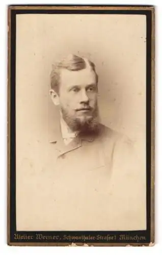 Fotografie Atelier Werner, München, Schwanthaler-Strasse 1, Porträt eines Mannes mit Bart