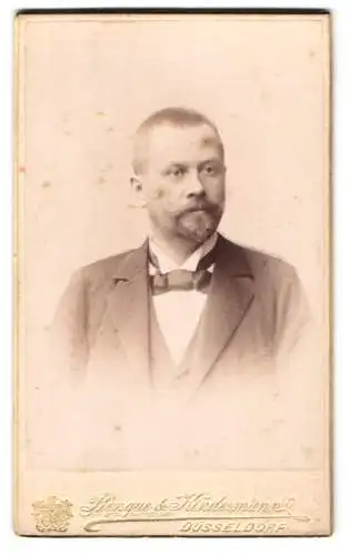 Fotografie Benque & Kindermann, Düsseldorf, Eberfelderstr. 4, Porträt eines Mannes mit Bart