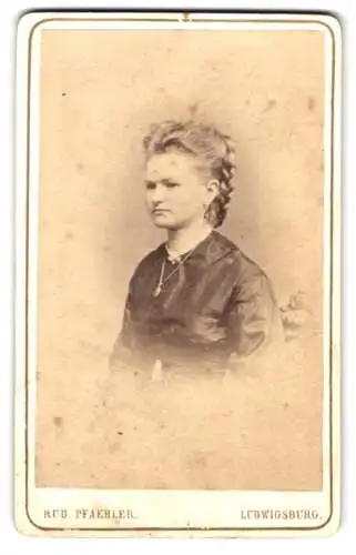 Fotografie Rud. Pfähler, Ludwigsburg, Linden-Str. 64, Porträt einer jungen Frau