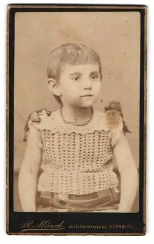 Fotografie R. Münch, Nürnberg, Fürtherstrasse 44, Portrait eines Kindes