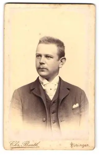 Fotografie Chr. Barth, Tübingen, Uhlandstrasse 7, Portrait eines jungen Mannes