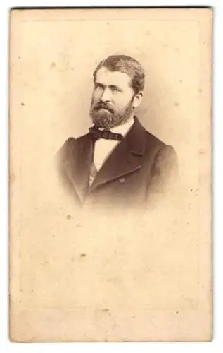 Fotografie Friedrich Berrer, Heilbronn, Deutschhofstrasse, Porträt eines bärtigen Mannes