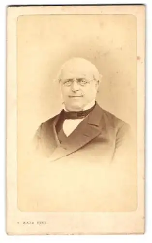 Fotografie F. Raps, Cöln, Comödienstrasse 16, Porträt eines älteren Herrn