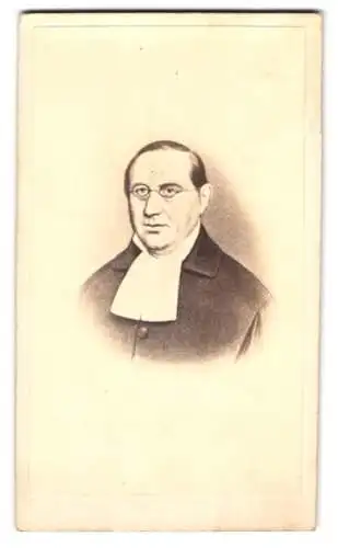 Fotografie Gebrüder Grundner, Berlin, Dönhofsplatz, Porträt eines Mannes mit Brille