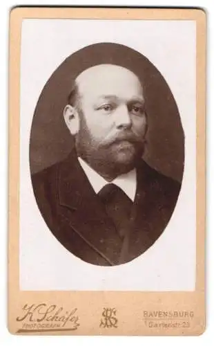 Fotografie K. Schäfer, Ravensburg, Gartenstr. 23, Porträt eines Herrn mit Bart