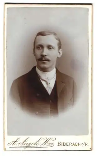 Fotografie A. Angele Wwe., Biberach a. R., Porträt eines eleganten Herrn