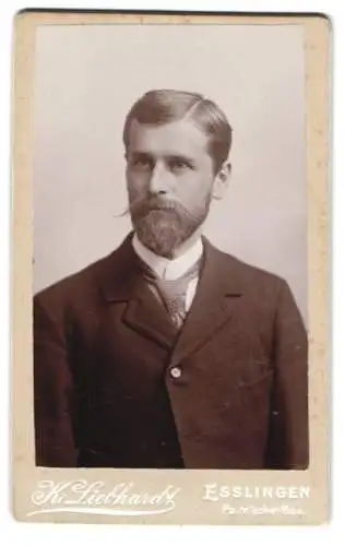 Fotografie K. Liebhardt, Esslingen, Porträt eines Mannes mit Bart