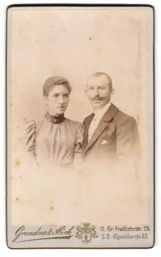 Fotografie Grundner & Abich, Berlin, Grosse Frankfurterstr. 126, Porträt eines Paares