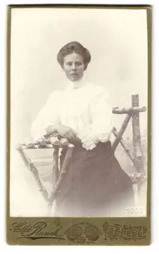 Fotografie Mathi. Ranch, Warberg, Porträt einer Dame