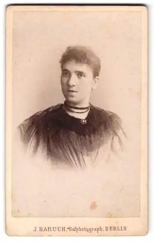 Fotografie J. Baruch, Berlin, Dorotheen-Str. 85, Portrait einer jungen Frau