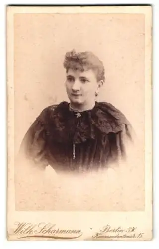 Fotografie Willi Scharmann, Berlin, Kommandantenstrasse 15, Porträt einer Dame