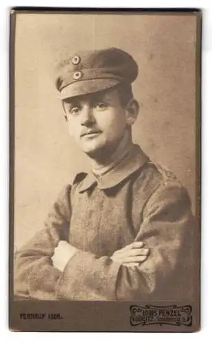 Fotografie Louis Penzel, Görlitz, Schützenstrasse 3, Soldat in Uniform Rgt. 73 Feldgrau mit seltener Schirmmütze