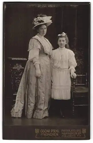 Fotografie Oscar Pöckl, München, Kaufingerstrasse 21, elegante Dame und Mädchen