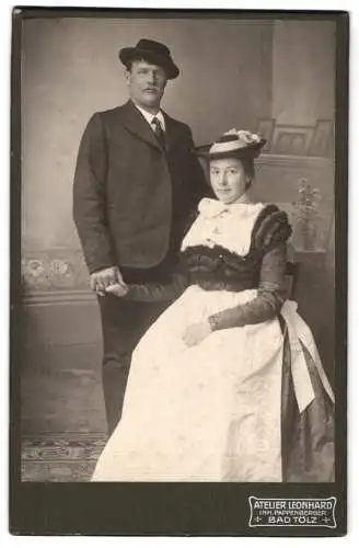 Fotografie Atelier Leonhard, Bad Tölz, Elegantes Paar in traditioneller Tracht Bayern