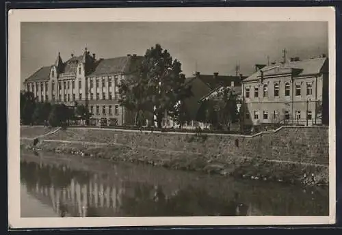 AK Uschgorod, Leningrader Damm vom Wasser aus