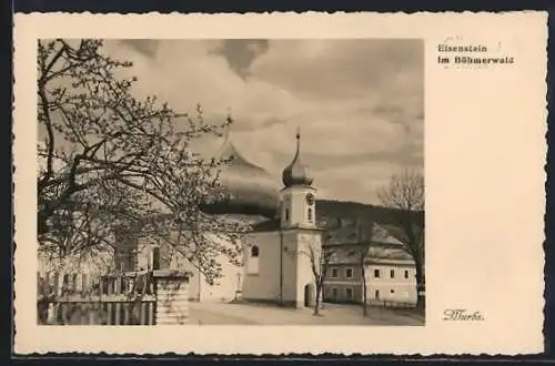 AK Eisenstein im Böhmerwald, Kirche mit Nachbargebäude