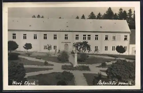 AK Novy Etynk, Stafanikuv pomnik