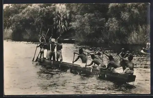 AK Simbabwe, A native canoe on the Zambezi river above the Victoria Falls, Ruderboot