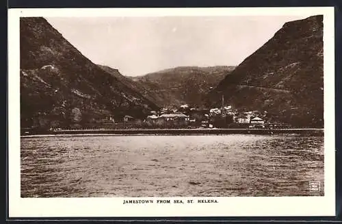 AK Jamestown, View from Sea, Blick auf Kirchturm und Berge