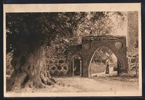 AK Rönnebeck / Lindow, Tormauer an einem Gebäude