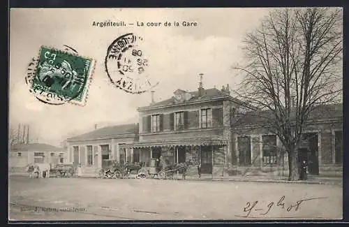 AK Argenteuil, La cour de la Gare