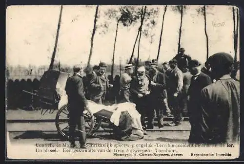 AK Contich, Bahnunglück am 21. May 1908, Verletzter wird zu Wagen geführt