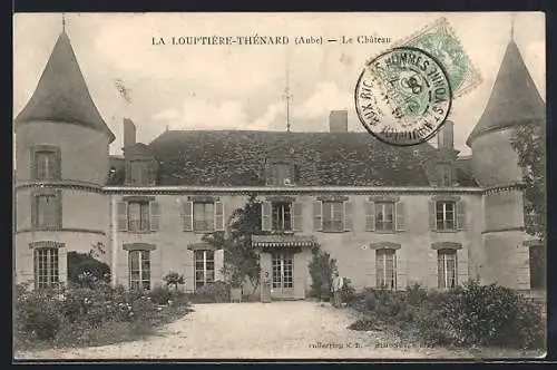 AK La Louptière-Thénard, Le Château majestueux avec tourelles et jardin fleuri