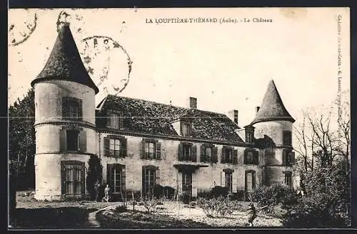 AK La Louptière-Thénard, Le Château majestueux avec ses tours imposantes