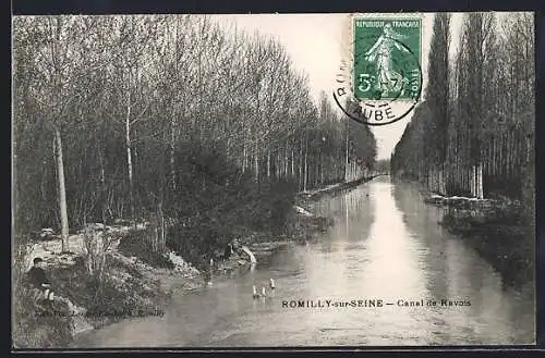 AK Romilly-sur-Seine, Canal de Ravois avec allée d`arbres