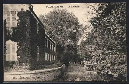 AK Polisy, Le Château et le canal environnant