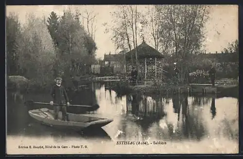 AK Estissac, La Sablonnière avec un homme sur une barque