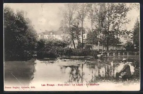 AK Ricey-Haut, La Laigne, Le déversoir et pêcheur au bord de l`eau