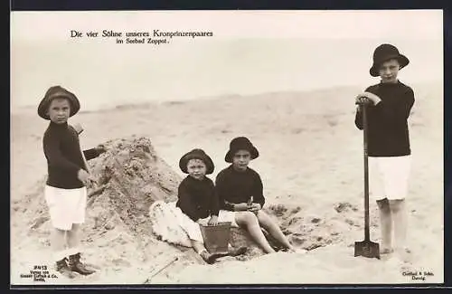 AK Zoppot, Die vier Söhne unseres Kronprinzenpaares, spielend am Strand