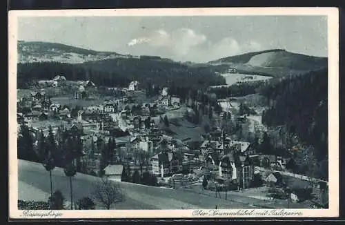 AK Ober Krummhübel / Riesengebirge, Ortsansicht mit Talsperre