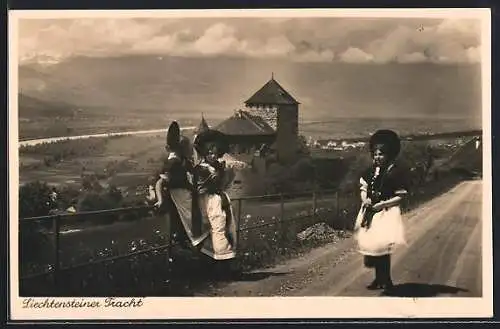 AK Liechtenstein, Mädchen in Liechtensteiner Trachten
