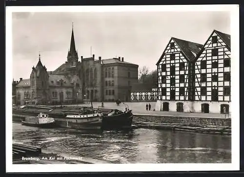 AK Bromberg / Bydgoszcz, Am Kai mit Fischmarkt