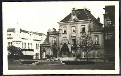 AK Grammont, Platz mit Gebäude und Denkmal