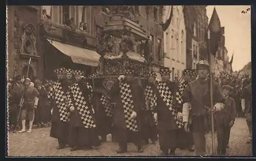 AK Bruges, Procession du Saint-Sang, Le Tombeau du Christ