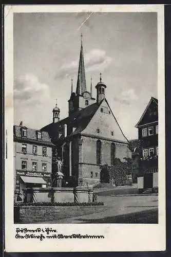AK Pössneck i. Thür., Stadtkirche mit Marktbrunnen und Geschäft für Rundfunk u. Musik Richard Süssenguth