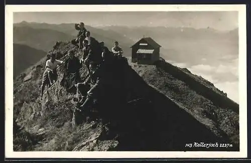 AK Kellerjochhütte, Berghütte mit Bergsteigern